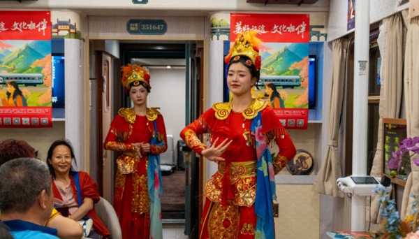 靠谱的配资 中国铁路成都局开行东北方向首趟跨省旅游列车